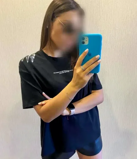 Celine, 27