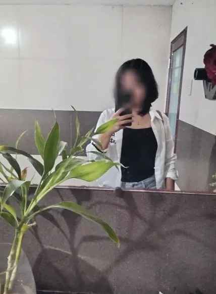 Claudia, 25