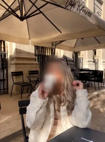 Elisabeth, 32