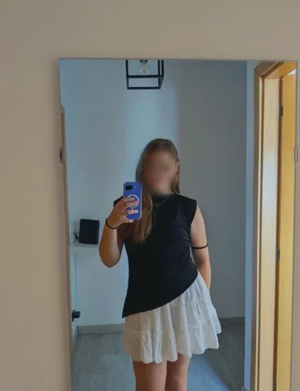 Stefanie, 18